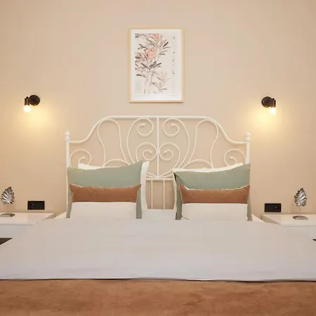 Apartman Charming 3br 2bath Ac In Center - Santur D2 *