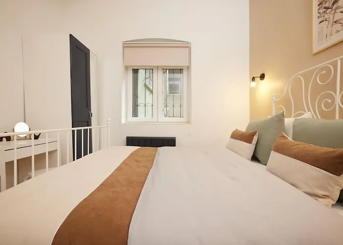 Charming 3br 2bath Ac In Center - Santur D2 Apartment *