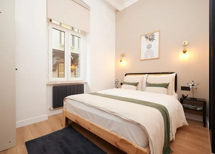 Charming 3br 2bath Ac In Center - Santur D2 Apartment