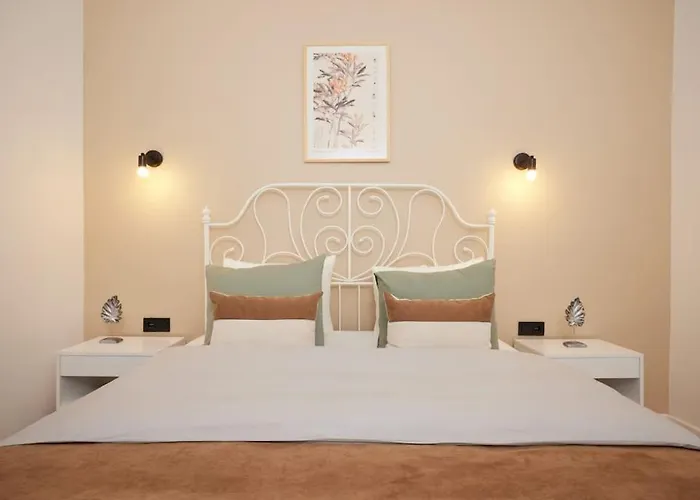 Apartment Charming 3br 2bath Ac In Center - Santur D2 *