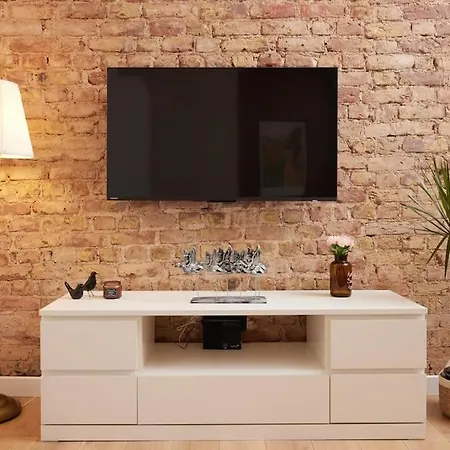 Апартаменты Charming 3br 2bath Ac In Center - Santur D2 *