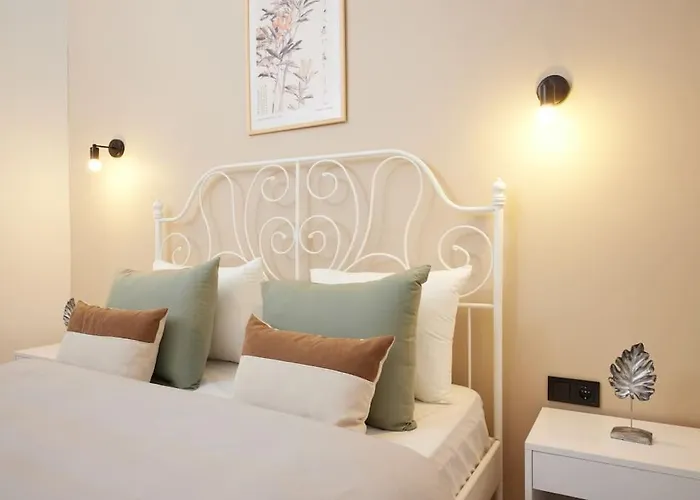 Apartmán Charming 3br 2bath Ac In Center - Santur D2